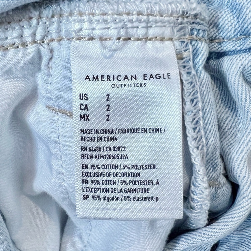 American Eagle Light Wash Mom Denim Shortalls Cutoff Overalls Sz 2 - Picture 8 of 11
